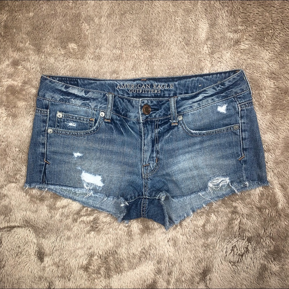 AE Distressed Booty Shorts (Size 6)